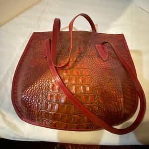 Lady’s Roma satchel bag